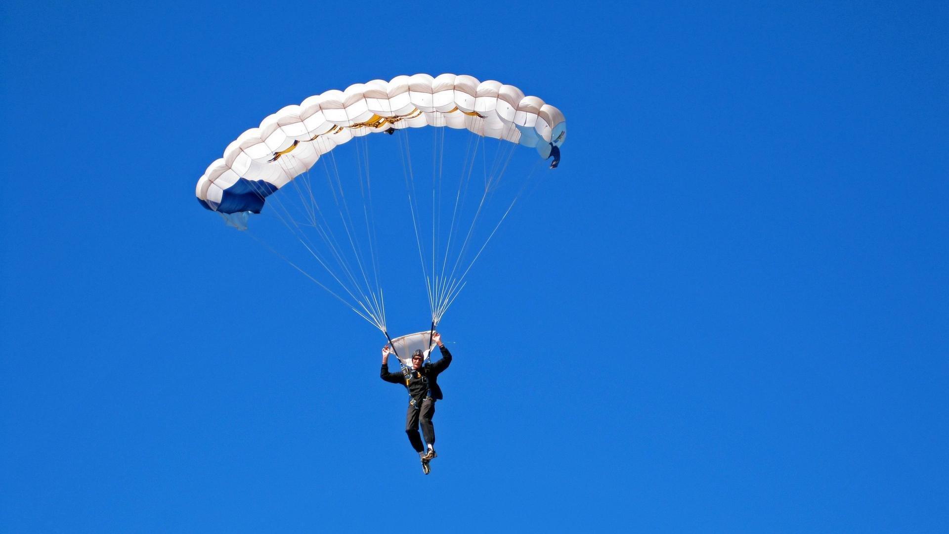 骑士王牌比肩乔詹！米切尔系列赛前三场狂飙场均40分，成NBA